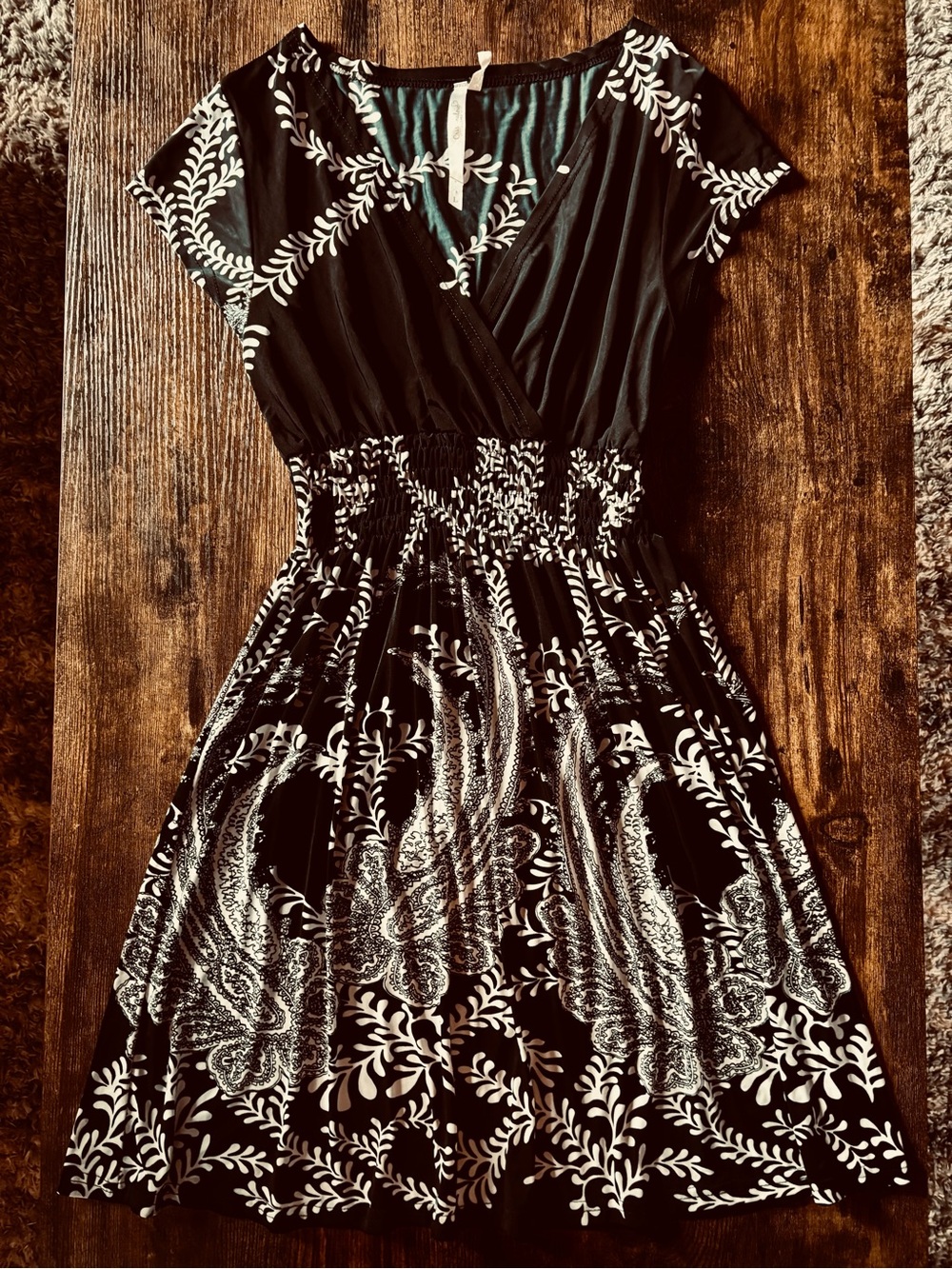 Christinalove Black and white v-neck Print Dress with flattering cinched waist L